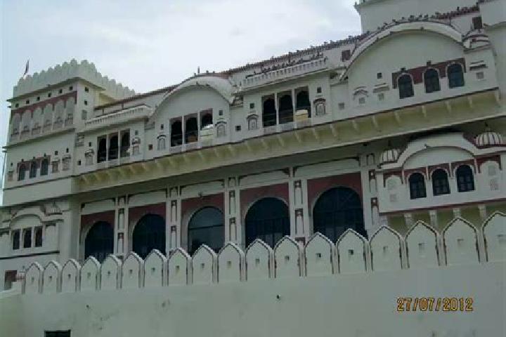 Dead Man s Gold: Hold & Win slot game